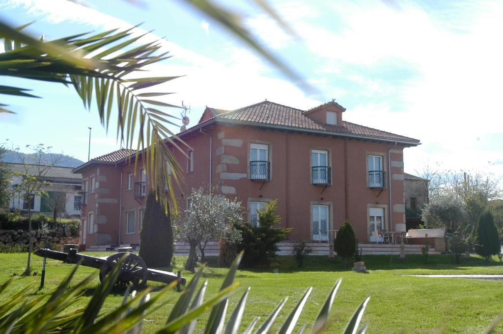 Posada Tresmentiras Aldeanueva del Camino Exterior photo